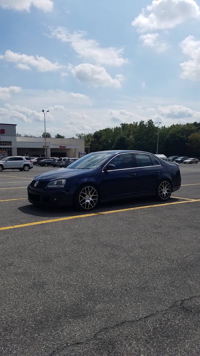 Weis Plaza